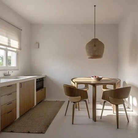 בית נופש Walk To - 1br Sea View - Peppermint 2 נאוסה