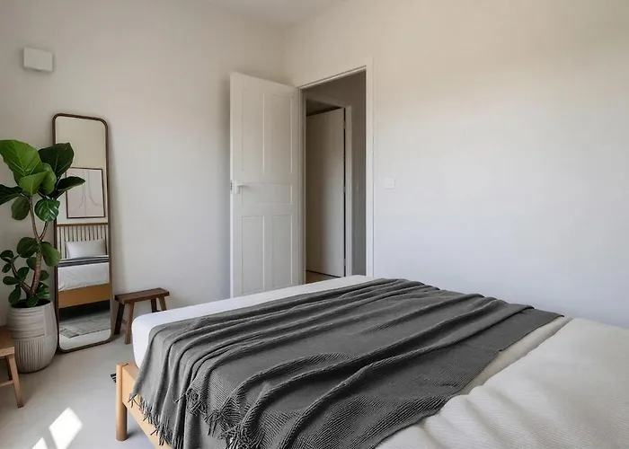 Holiday home Walk To - 1br Sea View - Peppermint 2